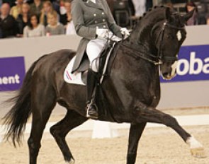 Anky leaning backwards into the reins in this extended trot