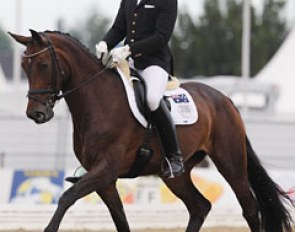 Australian Robert Harrisson-Schmerglatt on the Hanoverian bred Fonteyne (by Furst Heinrich x Davignon). Lovely, elegant mare who just lacked a bit of forwardness and pizzazz to score higher (7.14).