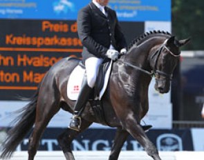 Danish John Hvalsoe Saul on the Trakehner stallion Aston Martin (by Monteverdi x Sixtus). Some mistake in the transitions and some tension reduced the submission score, but the horse has a nice trot and canter. They scored 8.04