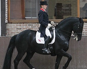 Wayne Channon on Lorenzo CH (by Ferro) at a national show in Zanhoven, Belgium, in 2010 :: Photo © Dirk Caremans