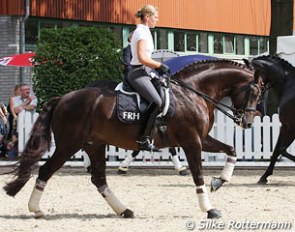 Kathrin Meyer zu Strohen warms up Rassolini for a demo ride