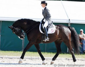 Anky van Grunsven warming up Salinero