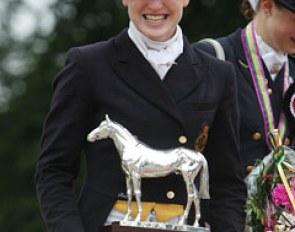 Belgian Tahnee Waelkens won a special award for young rider with the best seat and aids. She didn't expect it. "I was eating a pancake when they told me to attend the prize giving ceremony for an award," she joked.