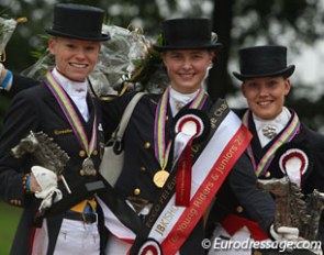 The Young Rider Kur medalists: Annabel Frenzen, Sanneke Rothenberger, Cathrine Dufour :: Photo © Astrid Appels