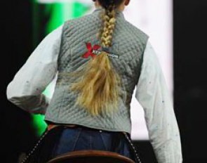 Different roads -- one goal: A Xenophon presentation showing that it's suppleness that's important, not which kind of saddle is on a horse's back: Western rider Diana Royer
