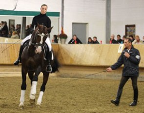 Hans Riegler helping Vanessa Kellermann on Polarzauber at a clinic
