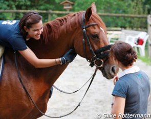 Leana is assisted by her mom Antonella