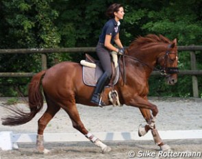 Leana Joannou schooling Orlando at home