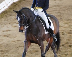 Kazumasa Okada and Amoucheur win the 2011 All Japan Championships held at the 2011 CDI Gotemba, Japan.