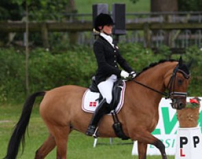 Emilie Holm Toft on HB Dreamgirl :: Photo © Astrid Appels