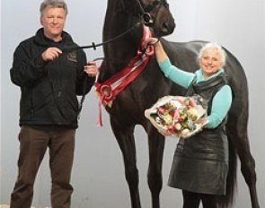 Jørgen Steen Jensen and Bente with 2011 Danish Licensing Champion ERA Dancing Hit :: Photo © Ridehesten.com