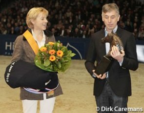 Totilas' breeders Anna and Jan Schuil received the Nimmerdor Trophy at the 2011 KWPN Stallion Licensing :: Photo © Dirk Caremans