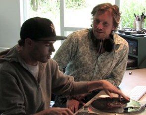 DJ D Rok scratching samples for Tinne's freestyle