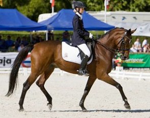 Maria Calvache Sanchez on Amazing Grace at the 2011 Spanish Championships :: Photo © Top Iberian