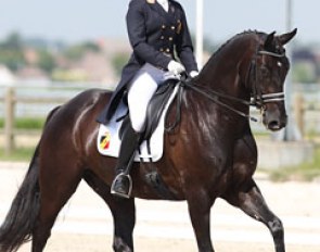 Eline de Coninck on Karat Diamond