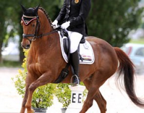 Laura Frijters and Perle Fine at the 2011 CDIO-P Moorsele :: Photo © Astrid Appels