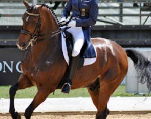Anja Plonzke in her shining purple tailcoat on Le Mont d'Or