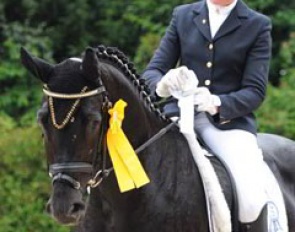 Stefanie Kerner and Darnell win at the 2011 CDN Neuss-Grefrath :: Photo © Barbara Schnell