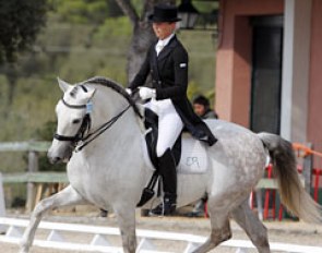 Norwegian Veronica Winsents on the PRE stallion Jeque XXVII. This grey stallion is brimming with potential. It could be genetic as he is the half brother to Juan Manuel Munoz Diaz' Fuego! They have the same sire: Utreano VII