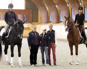 Sharon McCusker on Wrigley, Jenny Van Wieren-Page, Debbie McDonald, Anne Gribbons and Stacey Parvey-Larson with Benidetto :: Photo © Richard Malmgren