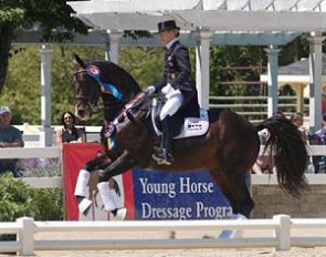 Lisa Wilcox and Pikko del Cerro HU win the 2011 Developing Horse Championship :: Photo © Chuck Swan