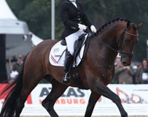 Jennifer Sekreve on the super moving Before you Know (by Scandic x Krack C). The stallion was extremely distracted and unattentive to his rider, failing in submission and obedience. Solution? Chop Chop!