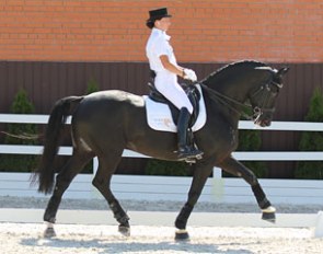 Inna Logutenkova and Don Gregorius warming up