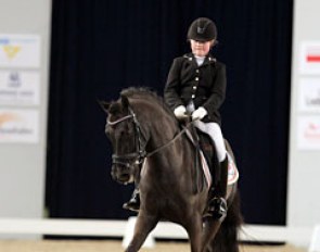 Kim de Jonge and Sandokan with the in-gate in the background