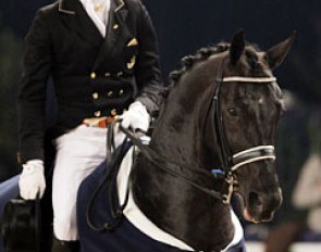 Edward Gal and Voice win the Prix St Georges at the 2011 CDI Zwolle