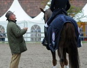 Trainer Klaus Balkenhol gives tips to Helen Langehanenberg