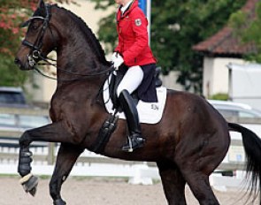 Fabienne Lutkemeier warming up Sole Mio