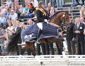 Hermann Burger and Escolar (by Estobar) won the 3-year old riding horse class for stallions