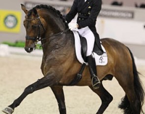 Edward Gal mostly rides with his toes flying out :: Photo © Astrid Appels