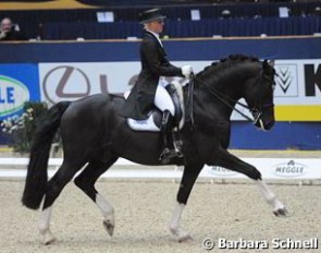 Uta Gräf on the Holsteiner licensed stallion Le Noir