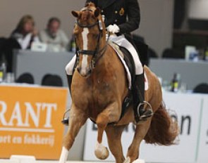 Belgian Diederik Bonnet had his hands full with a distracted and spooky Wolkeniro van de Vogelzang (by Wolkentanz II x De Niro). The horse did show great flying changes and extensions