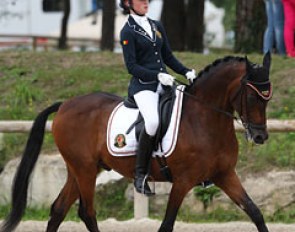 Belgian team new comer Elle Peytier on Alexandra Dumas