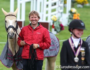A proud dad, Sven Rothenberger holding Golden Girl while Semmieke is on the podium