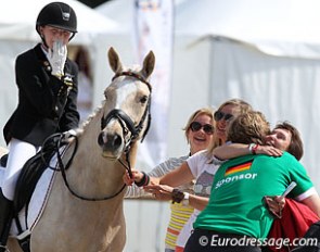 The Rothenberger family celebrates: Semmieke Rothenberger, Antoinette te Riele, Gonnelien Gordijn-Rothenberger, Sven Rothenberger hugs German chef d'equipe Cornelia Endres