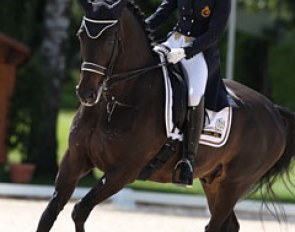 Belgian Alexa Fairchild presented a much more relaxed and together Totall Tip Top (by Metall) to score 69.474 % and move on to the Kur