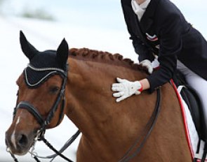 Austrian Lea Elisabeth Pointinger pats her Gino