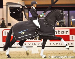 Emmelie Scholtens and Desperado (by Vivaldi x Havidoff) win the L-level test in Enschede :: Photo © Esmee van Gijtenbeek