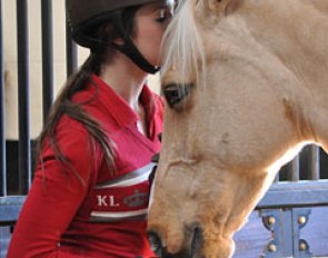 Erin kissing Dynasty