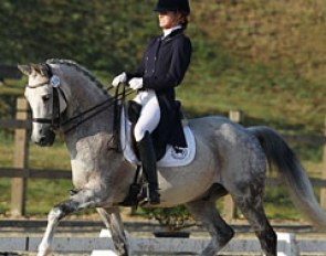 Dutch pony rider Karlijn Geelkerken makes her CDI junior riders' debut on Optimist