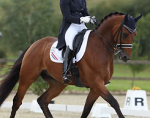 Jill Huybregts on Zamacho Z (by Rousseau)