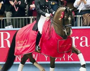 Charlotte and Valegro win the 2012 CDI-W London with a Grand Prix world record score