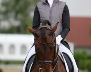 Lyndal Oatley warming up Sandro Boy at the 2012 CDI Mannheim :: Photo © Silke Rottermann