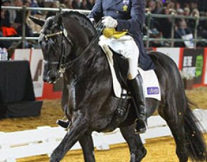 Heath Ryan and Regardez Moi won the 2012 Equestrian Grand Final in Melbourne