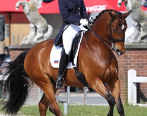 Russian Anastasia Nikolaeva on Pedro