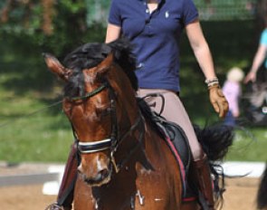 Valentina Truppa practicing one-handed tempi changes