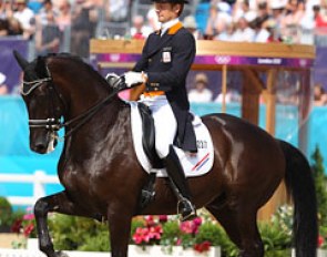 Edward Gal is a master at riding sensitive horses. Undercover was once again very body tense and tight in the top line but he was quick and energetic in the hindleg